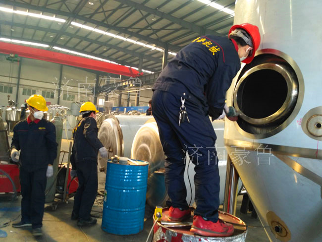 豪魯機(jī)械正在施工 豪魯機(jī)械正在施工